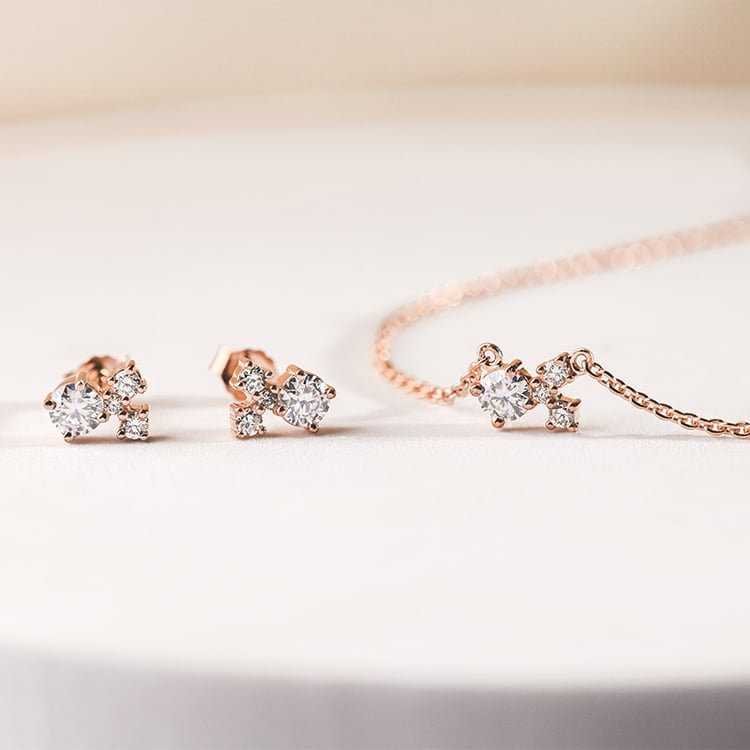 Stříbrný cluster náhrdelník s moissanitem a lab-grown diamanty Millie 153077