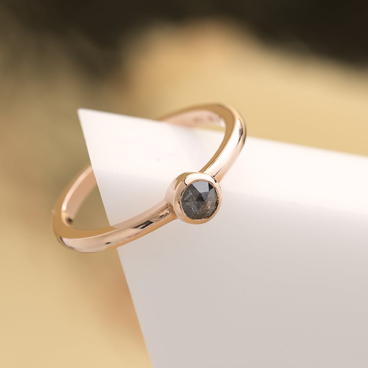 Zlatý prsten se salt and pepper diamantem Emilien 122396