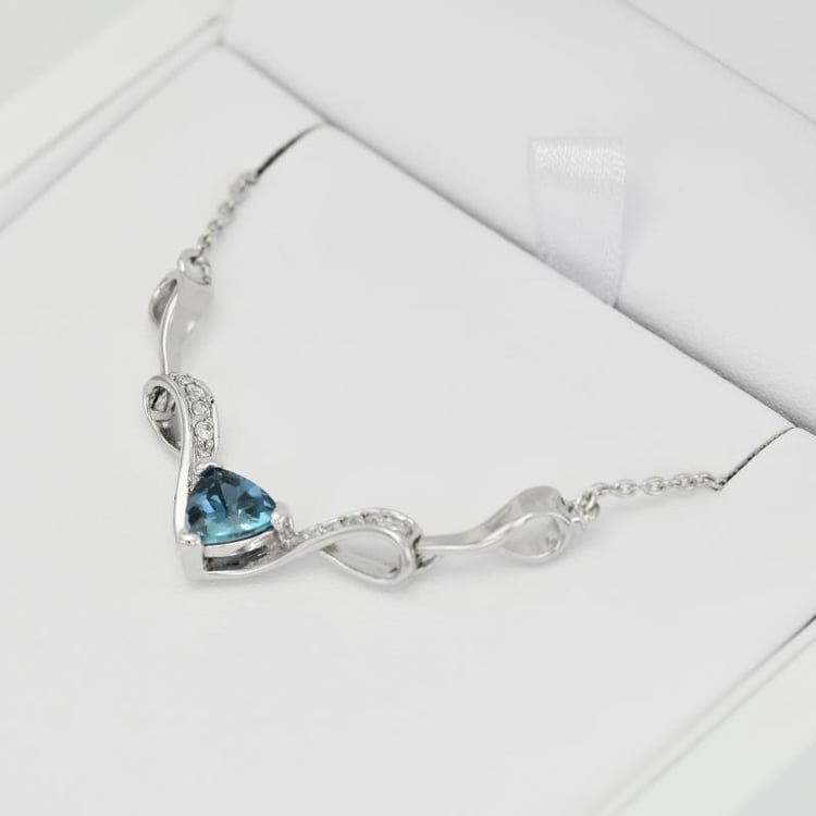 Náhrdelník s topazem 16691