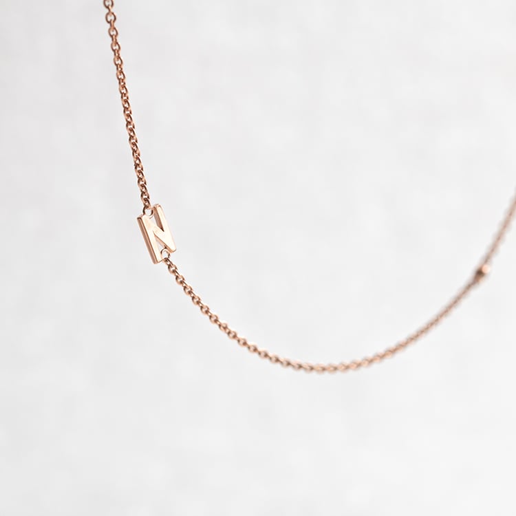 Stříbrný náhrdelník s písmenkem podle vaší volby a lab-grown diamantem Lupe 145502