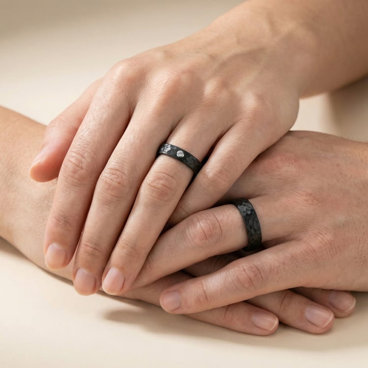 Ploché karbonové snubní prsteny s diamantem Rose 166690