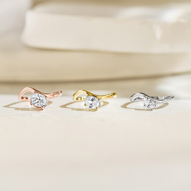 Zásnubní prsten s oválným diamantem 154796