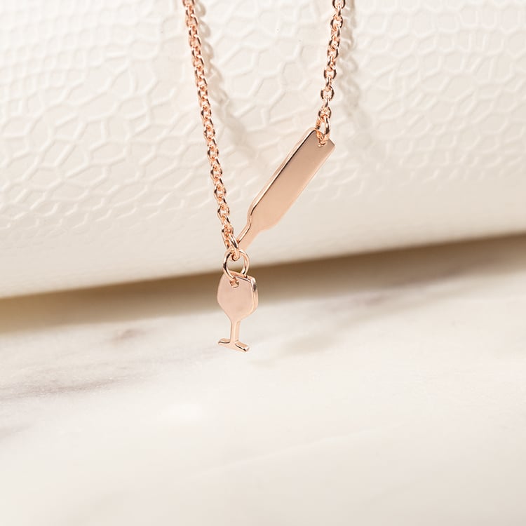 Náhrdelník s lahví a sklenkou vína Drue 135447