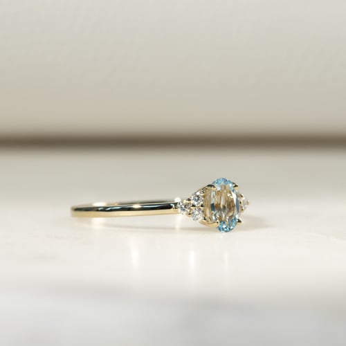 Elegantní prsten s akvamarínem a diamanty Sheldo