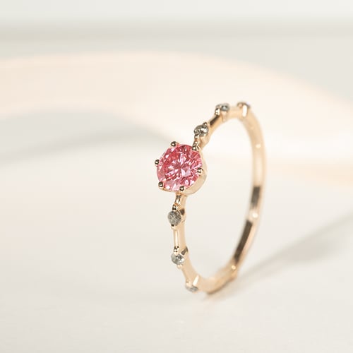 Zásnubní prsten s certifikovaným fancy pink lab-grown diamantem Imelda