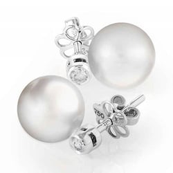 Náušnice s bílými perlami a diamanty Lara