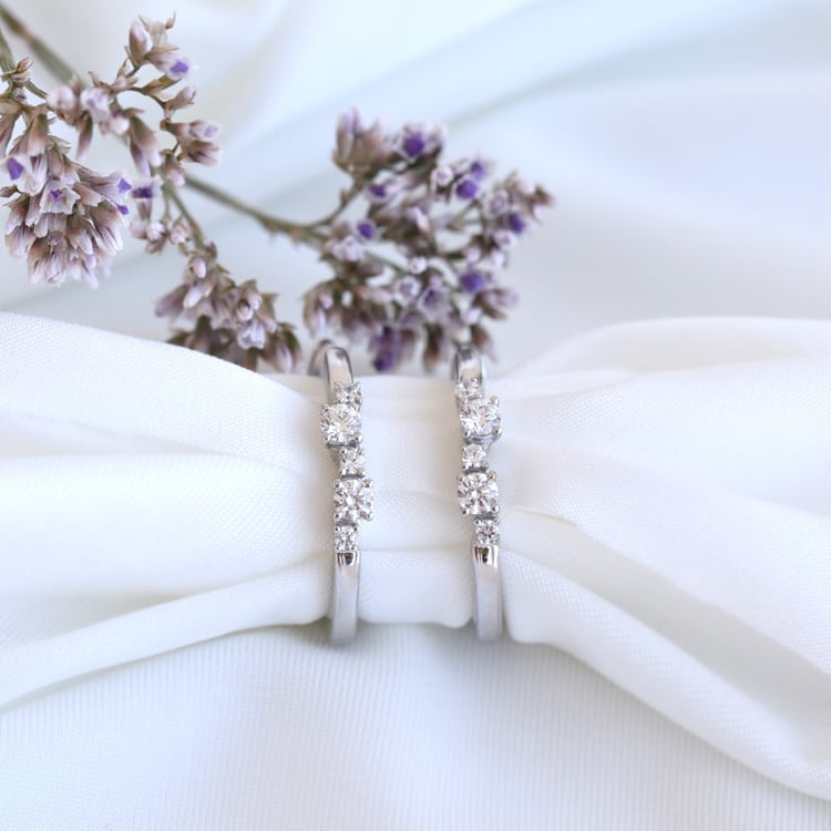 Kruhové zlaté náušnice s diamanty 80539