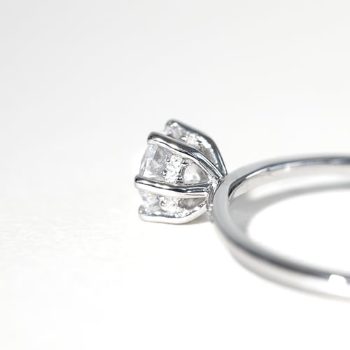 Zdobený zásnubní prsten s diamanty Donia