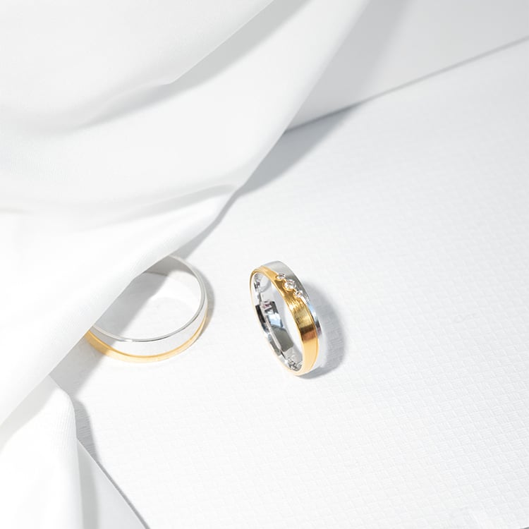 Zlaté snubní prsteny ze zlata se třemi diamanty Brennan 125592