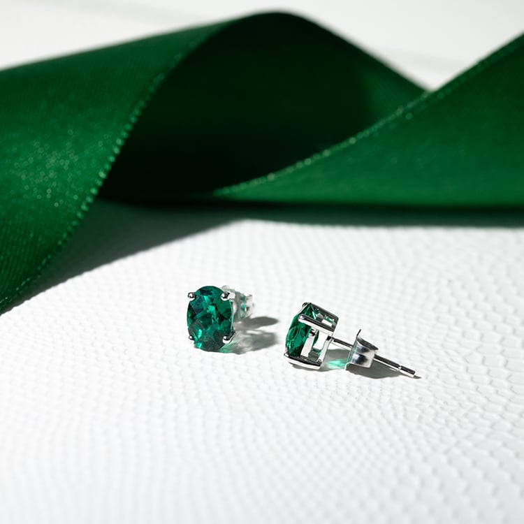 Zlaté náušnice s oválnými smaragdy Qati 130467