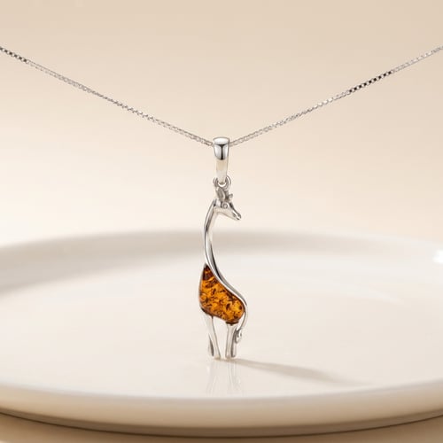 Stříbrný jantarový přívěsek se žirafou Giraffe