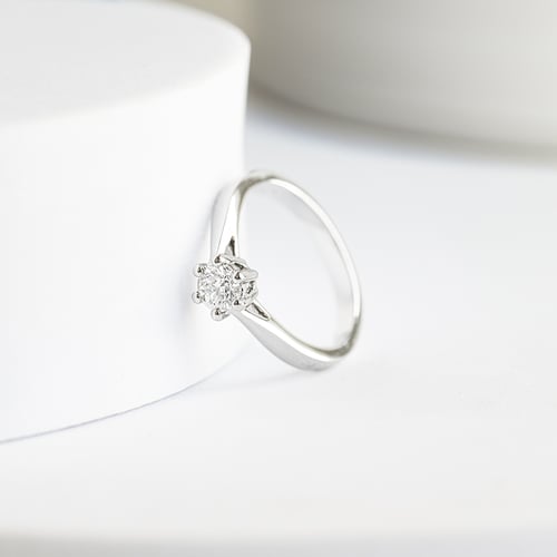 Zásnubní prsten s diamantem Sati