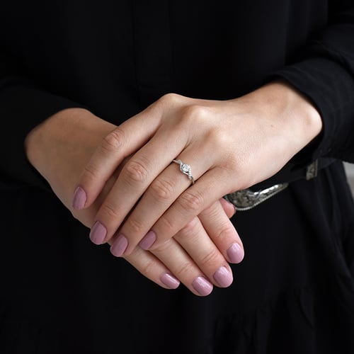 Zásnubní prsten s postranními diamanty Ophir