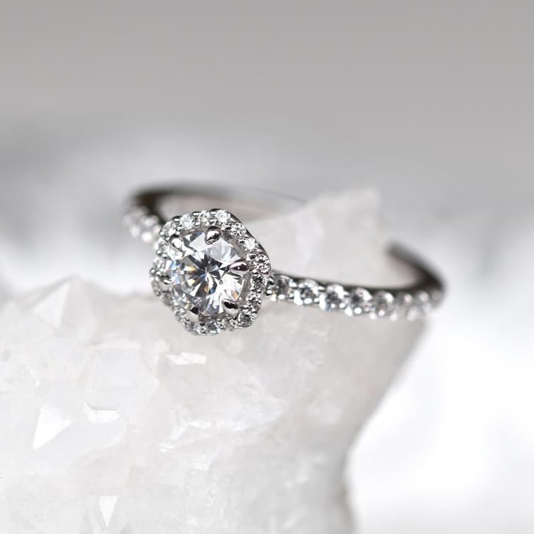 Zásnubní prsten s diamanty ze zlata 48046