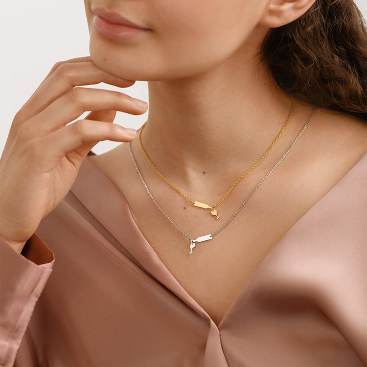 Stříbrný náhrdelník s lahví a sklenkou vína Drue 153290