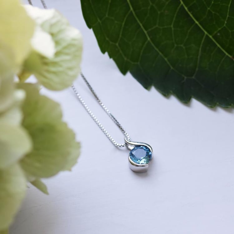 Topazový stříbrný náhrdelník 11864