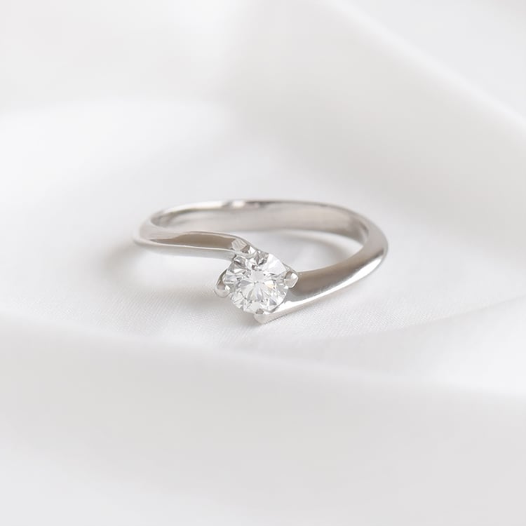 Zásnubní prsten s diamantem 93799