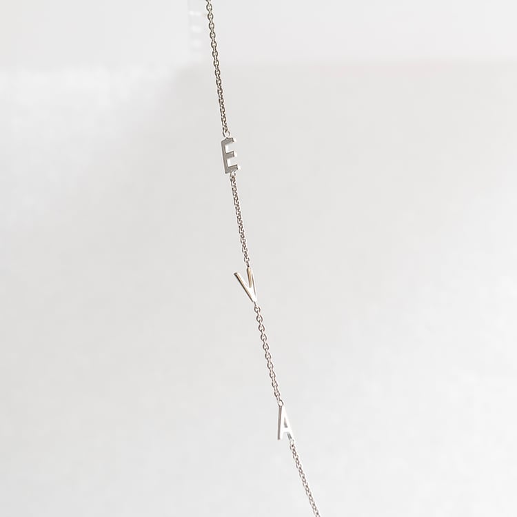 Stříbrný náhrdelník s 3 písmenky podle vaší volby a lab-grown diamantem Lupe 145522