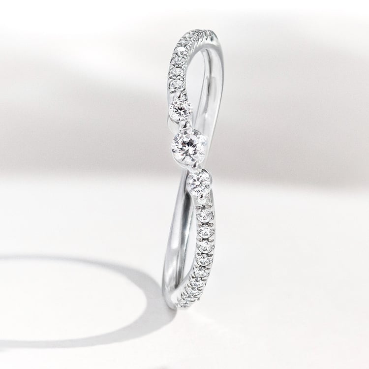 Zvlněný zlatý prsten s lab-grown diamanty Mikael 162124