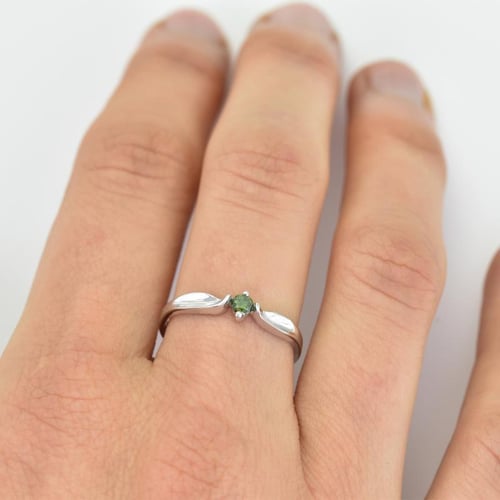 Zásnubní prsten se zeleným diamantem Amrusha