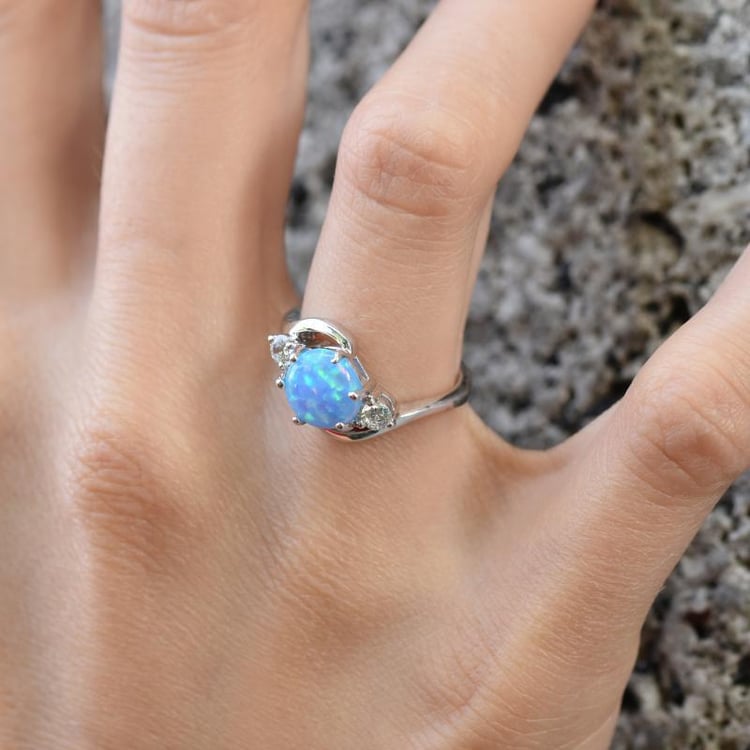Stříbrný prsten s opálem 11110