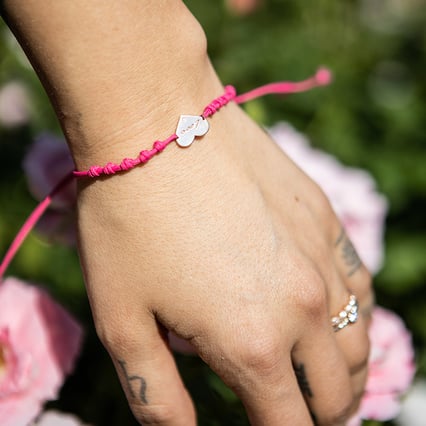 Stříbrný šňůrkový srdcový náramek s gravírem a diamantem Kristie