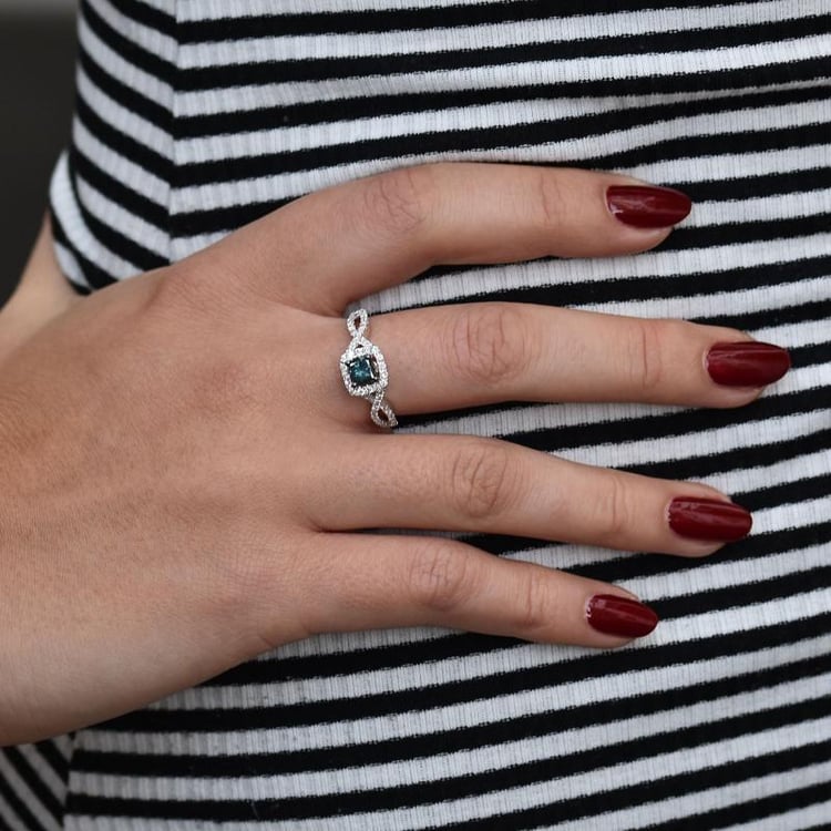 Zlatý prsten s diamanty Omewy 10403