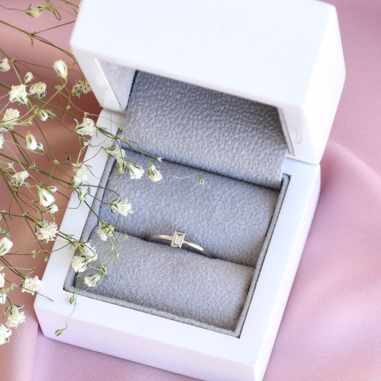 Minimalistický prsten s baguette moissanitem Avice 112005