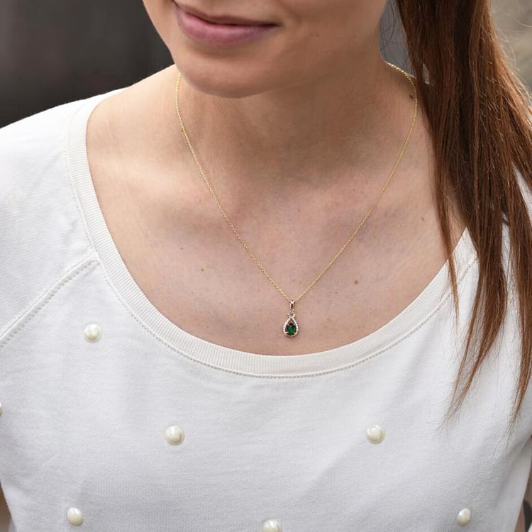 Náhrdelník ze zlata se smaragdem a diamanty 42670