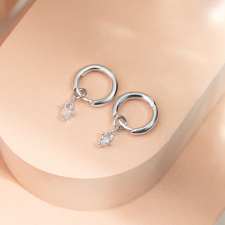 Stříbrné kruhové náušnice 2v1 s bílými topazy Savitri 149187