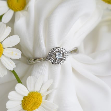 Elegantní zásnubní prsten s akvamarínem Nurisa