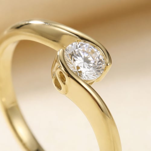 Zásnubní prsten s výběrem písmene a diamanty Saffar