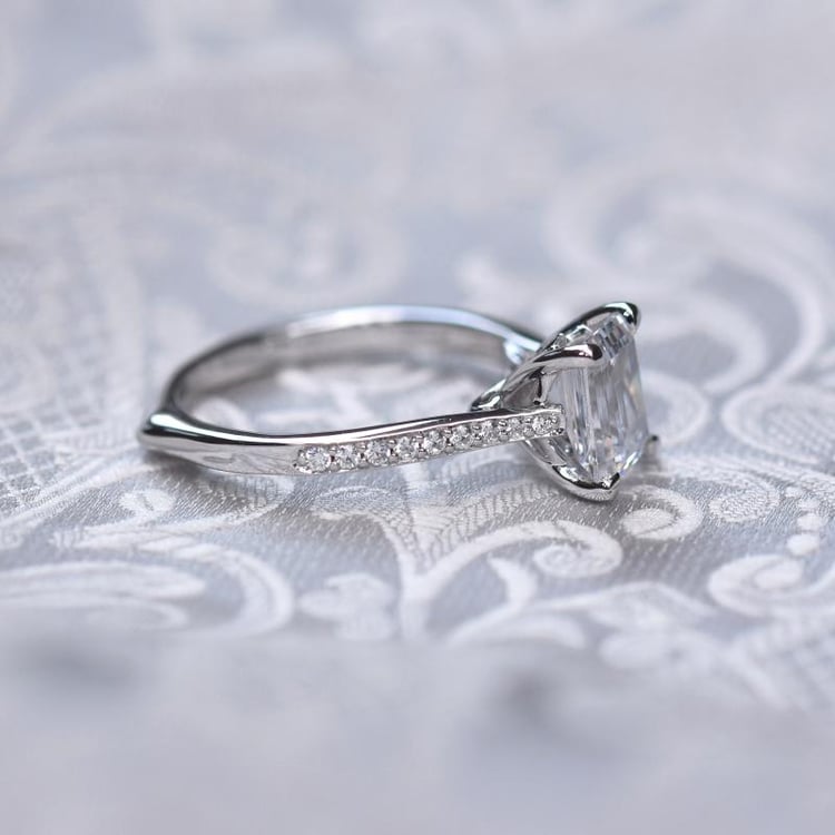 Zlatý zásnubní prsten s diamantem 49646