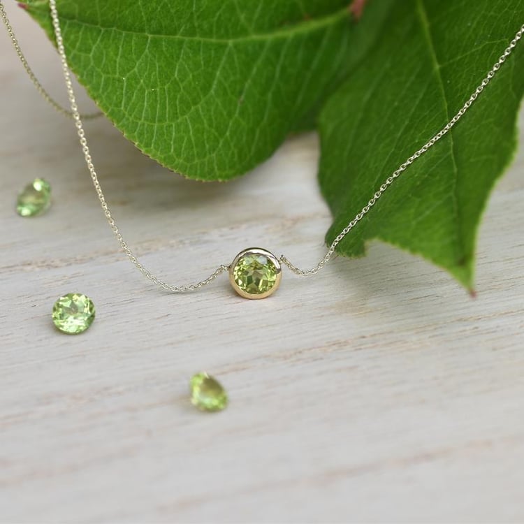 Náhrdelník s olivínem Cazie 7420