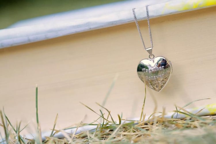 Srdíčkový medailon ze stříbra Daphne 6348