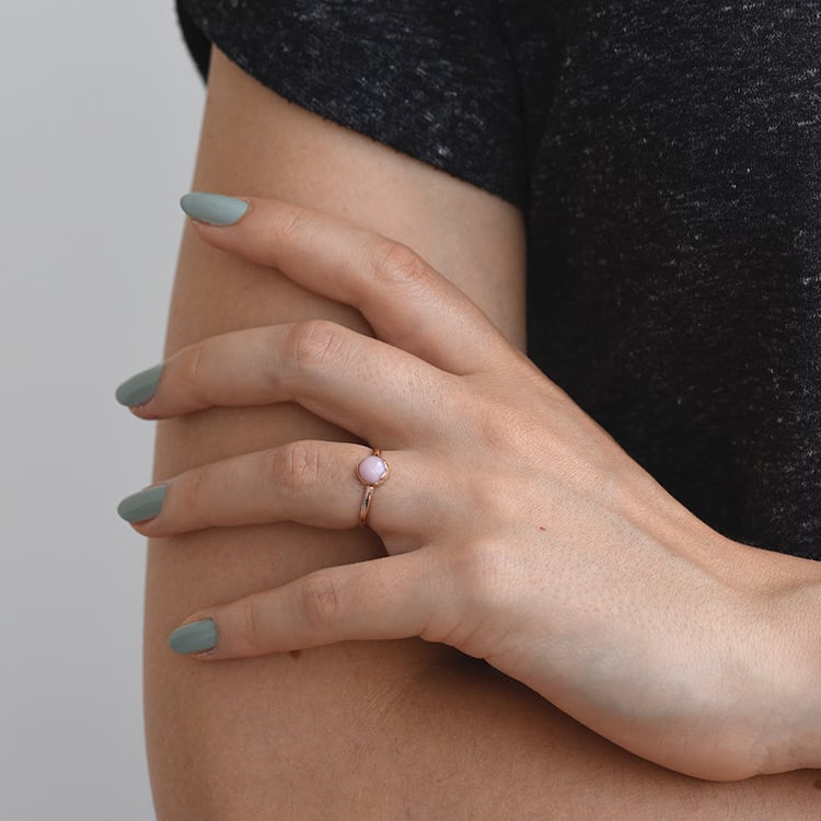 Zlatý prsten s cabochon růžovým opálem 65841