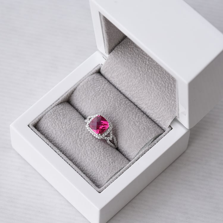 Prsten s cushion rubínem 73507