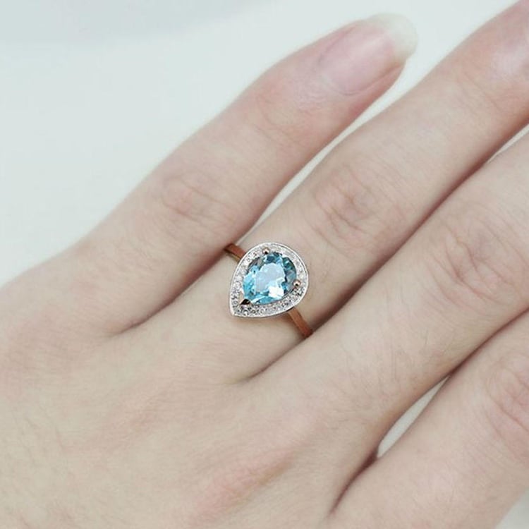 Zlatý prsten s topazem 18503