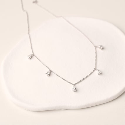 Náhrdelník ze zlata s pear přírodními diamanty Praveen