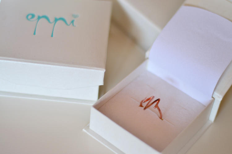 Stříbrný prstýnek 9892