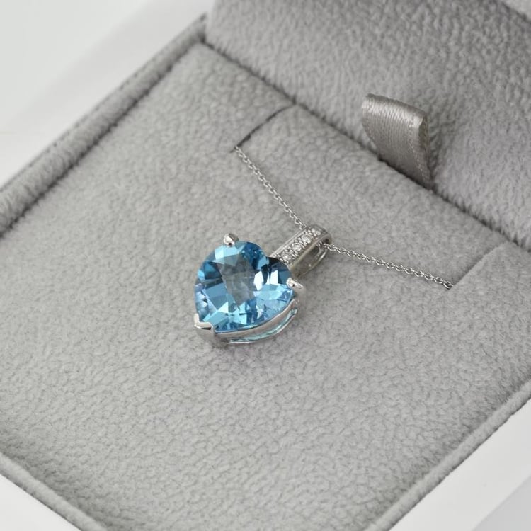 Topazový přívěsek s diamanty 38450