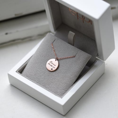 Zlatý přívěsek s modrým diamantem a gravírem dle vaší volby Cassius