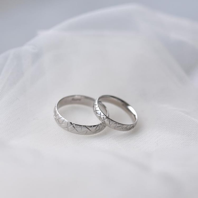 Snubní prsteny ze zlata s rýhami Atani 52665