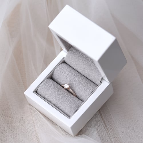 Zlatý zásnubní prsten s diamanty Vanan