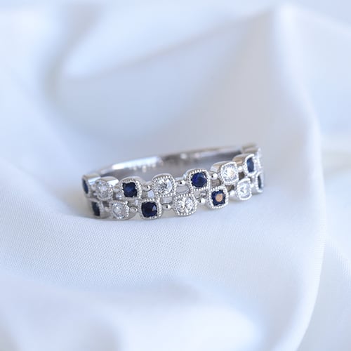 Elegantní eternity prsten se safíry a diamanty Sissie