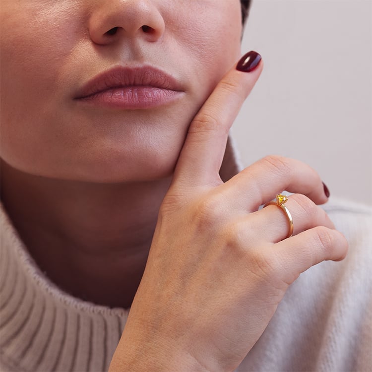 Zásnubní prsten s 0.3ct IGI certifikovaným lab-grown fancy žlutým diamantem Rabby 132818