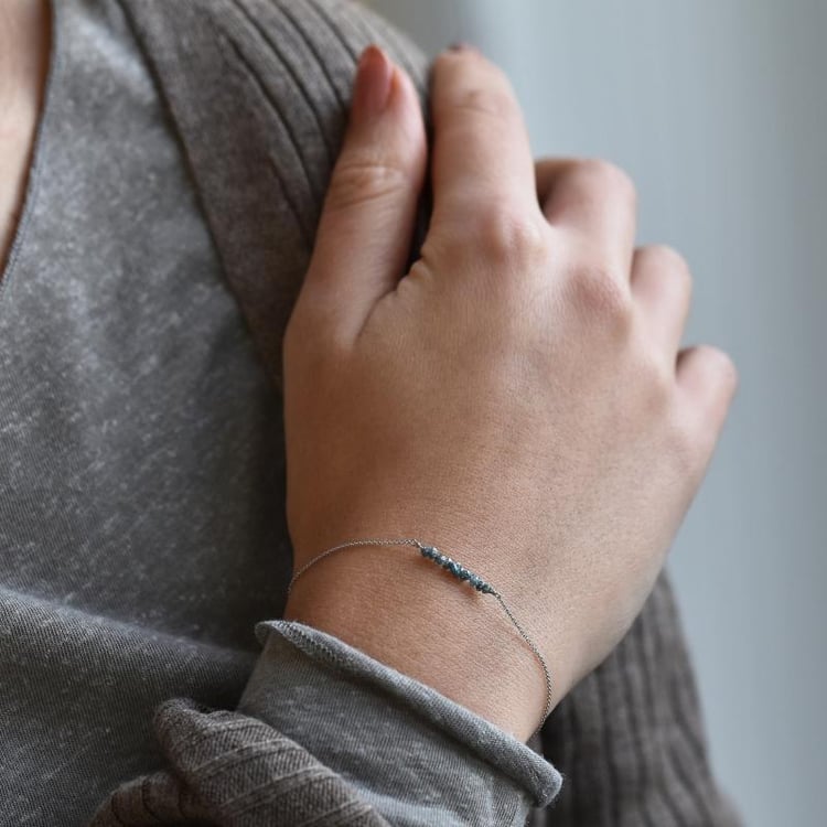 Náramek s nebroušenými diamanty 38502