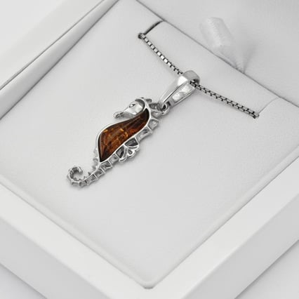 Stříbrný přívěsek mořský koník s jantarem Seahorse