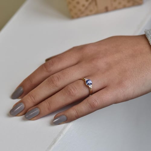 Zlatý prsten s tanzanitem a diamanty Essa