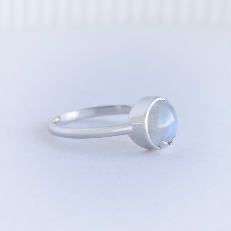 Zlatý prsten s cabochon kamenem 96428